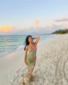 Island Gyal Outfits, Beach Vacation Outfits Aesthetic, Tropical Vacay Outfits, Green Beach Outfit, Cruise Fits, Miami Trip, Tomboy Femme, Beach Fit