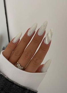 Classy Winter Nails, Winter Nails Acrylic, Christmas Gel Nails, Snowflake Nails, Christmas Nails Acrylic, 50 Christmas, Her Nails, Winter Nail Designs, Festival Nails