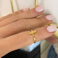 ✔️ Mid knuckle cross ring handmade in Greece! 925 Sterling Silver that is double gold filled. ✔️ This is an adjustable ring. Ideal for a look with stackable rings! Easy to wear at any finger, even as a chevalier ring. ❤️️So Simple, So Dainty, So Elegant!❤️️ It adds a sparkling shine to your look. >> Size Adjustable ring thanks to the open part. >>IS IT A GIFT? This Midi Cross Ring comes in a beautiful gift box. If you wish to send a personal message, please name it at the checkout pr Mid Finger, Mid Finger Rings, Criss Cross Ring, Good Luck Necklace, Gold Circle Necklace, Hematite Necklace, Knuckle Ring, Dainty Gold Necklace, Knuckle Rings