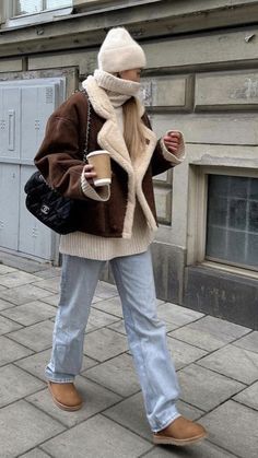 Nyc Winter Outfits, Winter Coat Outfits, Ny Outfits, Estilo Indie, Winter Fashion Outfits Casual, Winter Outfits Cold, Uggs Outfit