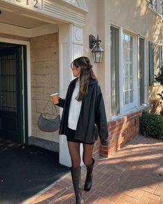 Winter Going Out Outfit Night Club, Modest Classy, Nyc Outfits, New York Outfits, Looks Pinterest, Europe Outfits, London Outfit, Italy Outfits, Neue Outfits