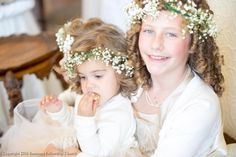 Flower girls with tulle dresses, baby breath flower crown and pearls Baby Breath Flower, Baby Breath Flower Crown, Tulle Dresses, Baby Breath, Ring Bearer, Tulle Dress