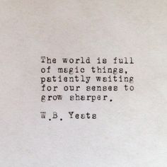 an old typewriter with the words'the world is full of magic things, particularly waiting for our sense to grow shears, w b yeats