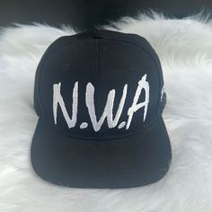 New Urban Classics Cap N.W.A. - Urban Classics Cap N.W.A. - Size Freely Adjustable - 6 Panel Snapback Cap In Black - N.W.A. Embroidery On Front - Material: 80% Acrylic, 20% Wool Winter Streetwear Baseball Cap With Short Brim, Trendy Winter Snapback Hat For Streetwear, Winter Snapback Hat For Streetwear, Adjustable Baseball Cap For Winter Streetwear, Casual Winter Snapback Hat For Streetwear, Trendy Short Brim Baseball Cap For Streetwear, Streetwear Hats With Letter Print And Short Brim, Winter Streetwear Baseball Cap With Flat Bill, Winter Streetwear Flat Bill Baseball Cap