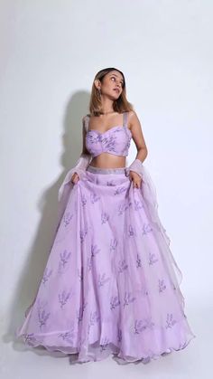 Poses For Lehenga Photoshoot, Lehenga Poses For Photoshoot, Lengha Designs Latest Simple, Trending Lehenga Designs, Crop Top Lehenga, Diwali Outfits