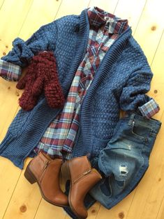 Blue Sweater Women, Sweater Women Outfit, Thrift Store Outfits, Outfits Con Jeans, 60 Fashion, Women Outfit, Women Over 50, Blue Sweater, Sweater Women