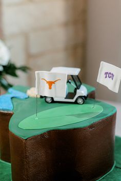 a cake that is shaped like a golf cart with a texas flag on the top