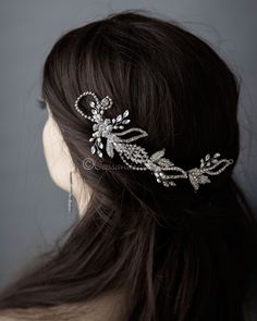 This radiant floral styled side wedding clip is a design of crystals and a few pearls set in antique silver. A beautiful style that is contour in shape and could be worn as a side piece or back piece. It is about 8 inches long and 1.5 inches high. Silver Wedding Hair Clip, Silver Wedding Hair, Wedding Hair Clip, Wedding Clip, Back Piece, Wedding Hair Clips, Handmade Jewelry Tutorials, Crown Hairstyles, Beautiful Style