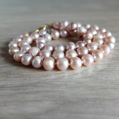 This necklace is  made with pale pink freshwater cultured pearls and it is  finished with gold filled  lobster clasp The pearls are hand knotted one by one and the necklace is supple and confortable to wear . These are Freshwater Cultured Pearls  and they  measure 6.5  mm  approximately , they have round shape and very good luster, beautiful blush pink color The length of the necklale is 48,00   cm   inches  18.89 I can add a short extension  chain at no extra cost Please note that you will rece Classic Pink Pearl Drop Necklace, Pink Round Pearl Necklace, Rose Gold Pearl Necklace With Round Beads, Pink Round Pearl Drop Necklace, Pink Pearl Drop Necklace, Hand Knotted Pearls, Pink Pearl Necklace, Blush Pink Color, Paper Gift Box