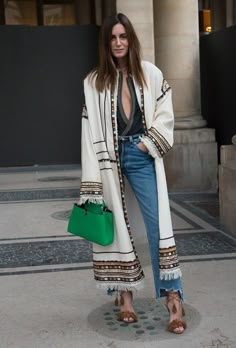 El estilo ‘boho-chic’ vuelve en otoño | Entre telas y retales Look Boho Chic, Boho Styl, Kimono Outfit, Mode Kimono, Salwar Kamiz, Mode Abaya, Gilet Long, Woman's Fashion, Looks Street Style