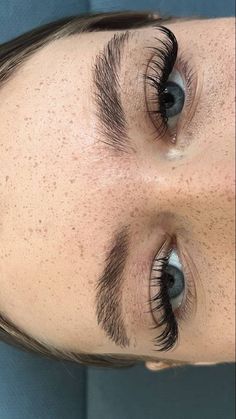 Feyre Archeron, Cat Eye Lash