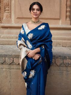 Wedding Guest Saree Look South Indian, Pastel Engagement Saree, Esha Gupta Saree, Royal Saree Look, Indian Wedding Guest Hairstyles, Wedding Saree Ideas, Banarasi Saree Look For Wedding, Indian Wedding Guest, Saree Styling