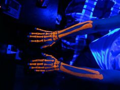 Black Light Makeup Halloween, Black Light Photography, Uv Body Painting, Neon Party Paint Body Art