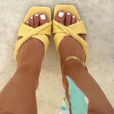 Nwt Zara Pleated Strap Heeled Sandals Yellow Shoes Aesthetic, Trendy Summer Shoes, Sophia Tuxford, Sandals Aesthetic, Neutral Heels, Yellow Sandals, Shoe Inspo, Yellow Shoes, Metallic Sandals