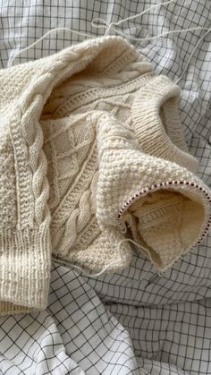 #mobysweater #petiteknit #sandnesgarn #sandnessunday #merino #cable #cables #cablesweater #sweater #knitting #knit #instaknit #strikking #knittinginspo #knittingaesthetic #knittingpattern #knitted #knitwear #diy #offwhite #ideas #knittingideas #pattern #fashion #aesthetic #inspofashion #sweateroutfit #jumper Knitted Jumper Aesthetic, Winter Patterns, Winter Knitting, Jumper Knitting Pattern, Jumper Patterns, Knitting Aesthetic, Sock Knitting, Sweater Knitting, Cable Knit Jumper