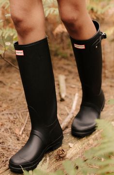 Farm Photoshoot, Gum Boot, Black Hunter Boots, Tall Hunter Boots, Hunter Boots Socks, Hunter Wellies, Rain Boots Women, Black Rain Boots, Chelsea Rain Boots