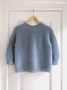 Strikkekit til 'Novice Sweater - Mohair Edition' fra PetiteKnit, i Önling No 10 eller Mohair by Canard Womens Knitting Patterns, Simple Sweaters, Basic Sweaters, Mohair Yarn, Circular Knitting Needles, Knitting Kits, Circular Knitting, Stockinette Stitch, Light Sweater