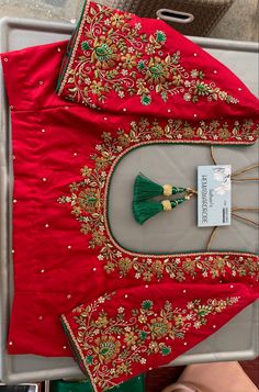 Books Embroidery, Hoops Embroidery, Magam Work Designs, Embroidery Books, Gift Embroidery, Latest Bridal Blouse Designs, Embroidery Home, Mirror Work Blouse