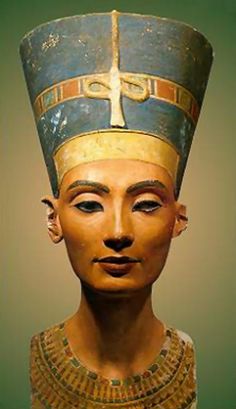 the head of an ancient egyptian statue