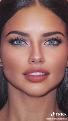 Adriana Lima Eyes, Fashion Editorial Makeup, Adriana Lima Style, Make Up Inspiration, Beauty Photoshoot, Stunning Eyes, Lip Fillers, Angel Face