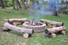 Fire pit with primitive log benches. Cheap Fire Pit, Outdoor Fire Pit Seating, Outdoor Fire Pit Designs, Fire Pit Furniture, Backyard Seating, Fire Pit Seating, Fire Pit Area, Fire Pit Designs, Diy Fire Pit