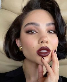 Mob Wife Makeup, Amanda Khamkaew, Feminine Makeup, Sultry Makeup, Mekap Mata, Red Lipstick Makeup, Date Night Makeup, Red Lip Makeup