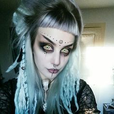 Manic Moth Occult Makeup, Creepy Halloween Makeup, Pink Singer, Lilac Hair, Alternative Makeup, Goth Beauty, Gothic Makeup, Goth Makeup, Dark Makeup