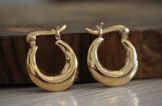 **14K Gold filled dainty Hoop Earrings\Small Chunky Hoops\ Gold Small Hoops\Hypoallergenic Golden Hoops\Everyday Gold Filled Hoops.** Size: 1.2 cm x 0.9 cm *Water safe\ Gold-filled is a high-grade alloy mixes Silver and Gold and will not Tarnish\discolor for a very long while ** Custom requests\orders in Silver or 14K Gold-filled are welcome **Very friendly Refund and Exchange policy ** Registered and relatively fast Air mail shipping ** Gold Flower Ring, Golden Hoops, Dainty Hoop Earrings, Hoops Gold, Gold Filled Hoops, Ring Photos, Jewelry Earrings Hoops, Gold Flowers, Vintage Rings