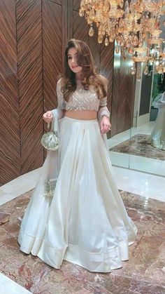 Lahanga In White, White Choli Designs Latest, White Lehnga Outfit, White Blouse Designs For Lehanga, Engegment Dresses For Women, Lehenga Designs White, White Lehenga Simple, White Ghagra Choli, White Designer Lehenga