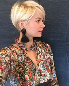 60+ Best Pixie Cut 2019 Pixie cut is a hot and popular hairstyle for women. It has plenty of .No matter how old are you, pixie always became the best Blonde Pixie Haircut, Trendy Hair Color, Short Hair Color, Blonde Pixie, Short Blonde Hair