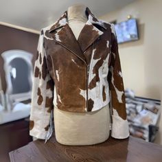 "Introducing this exquisite cowhide hair on hide with fringe on back and sleeves western jacket! Every detail of this piece exudes western charm, from the beautifully textured cowhide hair on hide material to the stunning fringe embellishments adorning the back and sleeves. With its bold yet timeless design, this jacket effortlessly combines rugged style with a touch of elegance. It's the perfect statement piece for any cowgirl or cowboy looking to make a statement. Whether you're attending a rodeo or enjoying a night out on the town, this jacket is sure to turn heads and become a cherished addition to your western wardrobe. NOTE : \"We are manufacturers dedicated to crafting personalized jackets made to order. Your jacket will be tailored to your specific size requirements, ensuring a per Western Wardrobe, Modern Cowgirl, Personalized Jacket, Western Jacket, Rugged Style, Custom Tailoring, Western Style, Body Size, Rustic Charm