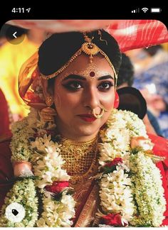 Bengali Bridal Kolka Design, Bengali Bride Kalka Design, Bengali Bride Saree, Bride Reception Look, Kumkum Design, Bengali Bridal Look, Bengali Wedding Photography, Bengali Bride Reception Look, Bride Bengali