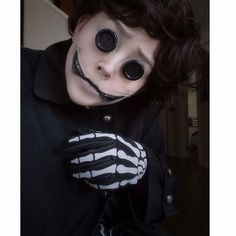 Coraline Makeup, Avatar Halloween, Coraline Costume, Halloween Hombre, Halloween Costumes Makeup, Spooky Scary, Art Drawings Sketches Creative, Halloween Looks, Costume Makeup