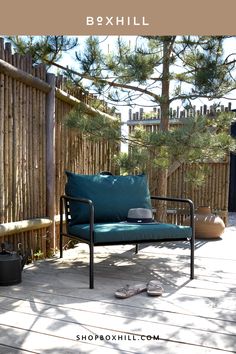 An outdoor lounge chair with dark green cushion and black frame placed on a patio beside of bamboo fence and a tree Modern Outdoor Lounge Chair, Outdoor Fan, Cozy Lounge, Lounge Chair Design, White Cushions