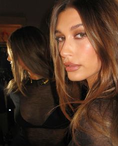 00s Makeup, Golden Brunette, Expresso Martini, Brunette Aesthetic, Date Night Makeup, Fresh Skin, Christy Turlington, Monica Bellucci, Hailey Baldwin