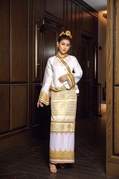 Shan Traditions Dress, Cultural Fashion, Myanmar Traditional Dress, Bridal Hairstyles, Burmese