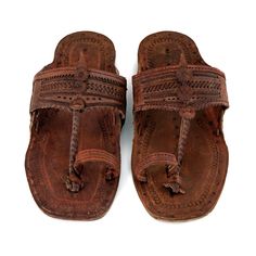 Buffalo Sandals, Kolhapuri Chappals, Sandal Kulit, Hippie Shoes, Jesus Sandals, Hippie Sandals, Hippie Party, Hippie Lifestyle, Hippie Shop