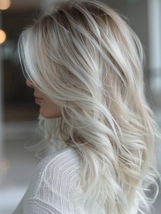 Stunning Platinum Blonde Hair: Short Styles with Lowlights, Ashy Tones, and Natural Shadow Roots Blonde Dimensional Hair, Shadow Root Blonde, Blonde Hair Ideas