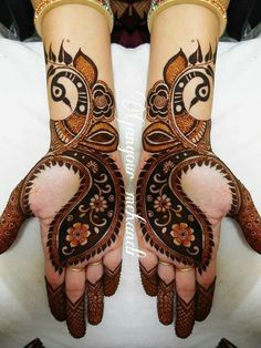 the hands are decorated with henna designs on it's fingers and feet, as well as an intricate design