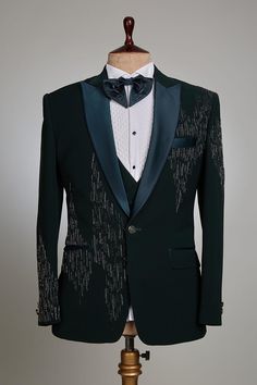 Dark Green Tuxedo Wedding, Embroidered Suit Men, Designer Tuxedo Men Grooms, Italian Tuxedo, Unique Mens Wedding Suits, Wedding Party Reception, Designer Tuxedo, Men Suits Wedding, Groom Dress Men