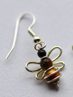 Bee Jewelry Diy, Honey Bee Earrings, Wire Jewelery, Bee Jewelry, Green Rings