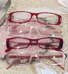 Red Glasses Aesthetic, Glasses Y2k, Terrence Loves You, Glasses Inspiration, Red Glasses, Fashion Eye Glasses, Cute Glasses, Stylish Glasses, Girly Accessories