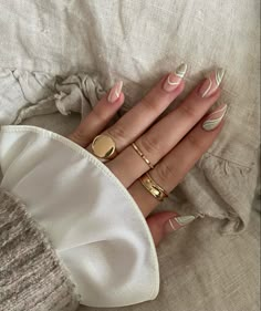 Nail aesthetic fall fashion inspo acrylic nails green gold white soft vibes Nails Inspo Spring, Natrual Nails, Nail Art 2022, Green Acrylic Nails, Pretty Nail Colors, Spring Acrylic Nails, Hippie Nails, Aesthetic Nails, Almond Nails Designs