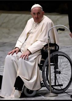 Pope Benedict Xvi, Say Im Sorry, Knee Surgery, Papa Francisco, Pope Francis, Perfect Life, Thank God, Never Give Up