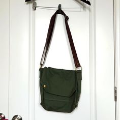 Woman's Purse / Shoulder Bag New Without Tags. Green Bucket Bag With Adjustable Strap For School, Khaki Shoulder Bag With Adjustable Strap For School, Khaki Shoulder Bag With Adjustable Strap, Everyday Khaki Satchel With Adjustable Strap, Khaki Satchel Shoulder Bag With Adjustable Strap, Khaki Crossbody Bucket Bag For Everyday Use, Casual Everyday Satchel With Snap Closure, Casual Green Satchel For Everyday Use, Casual School Shoulder Bag With Snap Closure