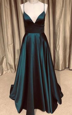 Wedding Dresses Near Me, Green Formal Dresses, Green Evening Dress, Sparkly Prom Dresses, Prom Dresses With Pockets, V Neck Prom Dresses, Prom Dress Evening, Prom Dress Ideas, Pretty Prom Dresses