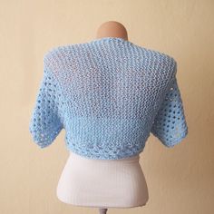 Luce da sposa in pizzo blu Bolero Shrug di mano di KnittedSmiles Fitted Crochet Shrug For Summer, Fitted Crochet Blue Cardigan, Fitted Blue Crochet Cardigan, Fitted Elegant Cardigan With Crochet Lace, Fitted Crochet Shrug For Spring, Wedding Shrug, Shrugs And Boleros, Lace Weddings, Baby Blue