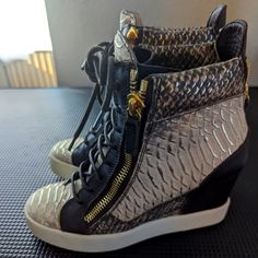 Giuseppe Zanotti Animal Print Snakeskin Wedge Sneakers Size 36 Made In Italy Excellent Condition Lioness Clothing, High Top Shoe, Couture Shoes, Giuseppe Zanotti Shoes, Wedge Sneakers, Athletic Sneakers, Shoe Game, Top Shoes, Beige Color