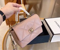 Great for any occasion pink Chanel woman handbag size of handbag: 25 CM Woman Handbag, Pink Chanel, Red Fox, Sierra Leone, Pink Bag, Prada Bag, Dior Bag, Chanel Bag, Gucci Bag