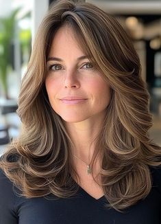 Voluminous Haircut Short, Haircut Ideas Brown Hair, Nice Haircuts, Trendy Layered Hairstyles, Cascading Layers, Butterfly Hairstyle, Haircuts For Women Over 40, Rambut Brunette, Layered Haircuts For Women